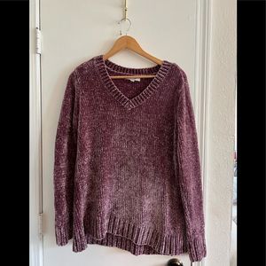 Size medium Orvis v neck sweater.  LIKE NEW.  Maybe/rose color.